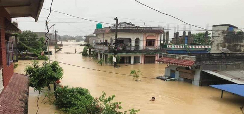 वर्षाले बाँके, रुपन्देहीका विभिन्न क्षेत्र डुबानमा, देवदहमा पुल भासियो